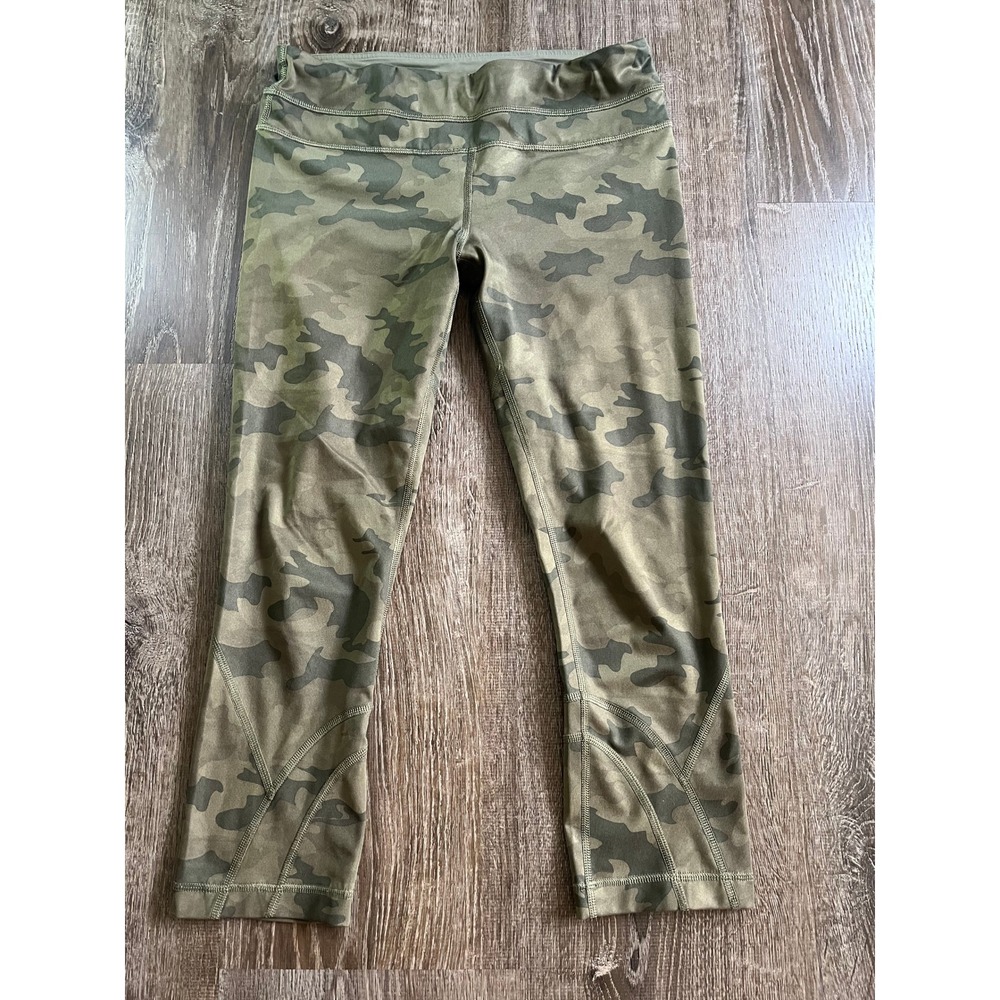 Lululemon Camo Crop Leggings‎ Size 6 Olive Green Activewear Yoga Gym Workout